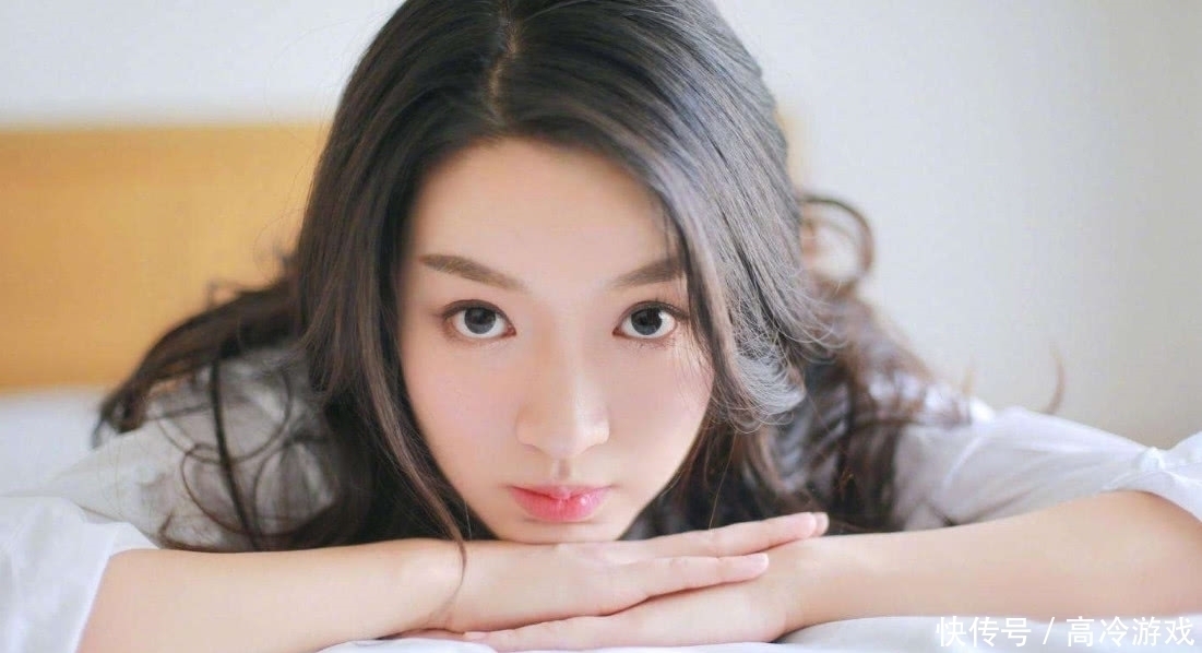 99%敢露出“额头”的女生,都会有4个特征,第三个条件挺苛刻