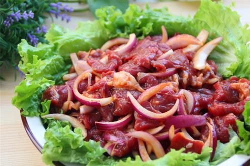 实惠|周末午餐,给老婆做的东北烤肉,解馋又实惠,比烤肉店吃着过瘾