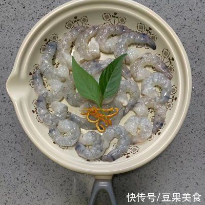 虾仁炒饭这样做，隔壁小孩都馋哭了