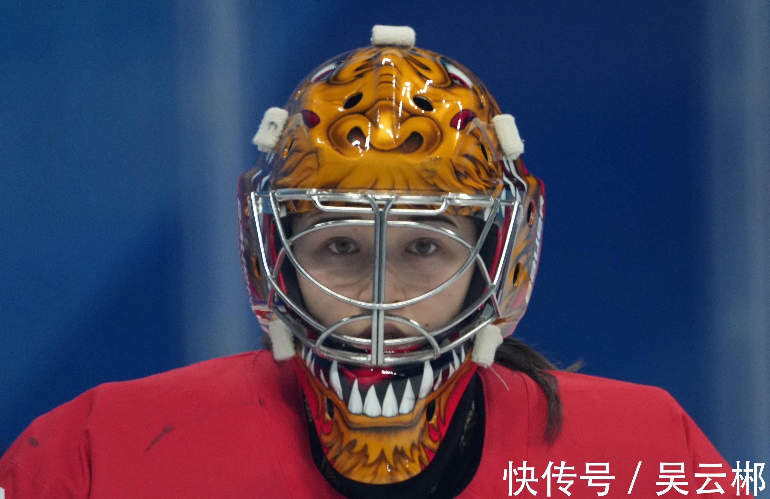 门将|她是常春藤学霸,她是华尔街白领,她是中国女冰门将周嘉鹰
