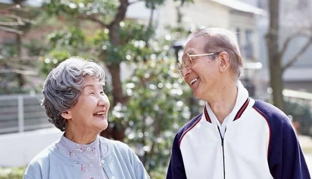 老两口|80岁老人建议,爸妈再有钱,这几样东西也别提前给孩子