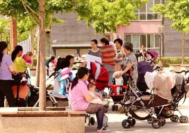 肥胖症|宝宝的身高体重高于生长曲线平均值，是好事吗？