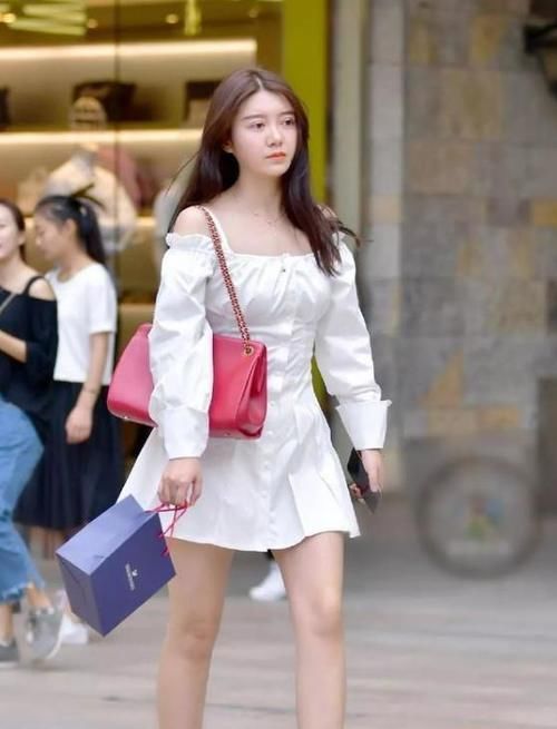 时尚穿搭|时尚穿搭的美女，一身绿色包臀裙，性感的同时让人把持不住
