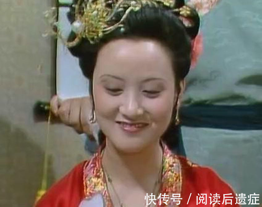 张罗!薛宝钗史湘云请客,大摆螃蟹宴,为何最劳碌的却是王熙凤?