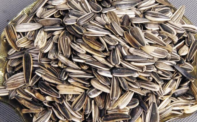 小米粥|长期失眠精神差?专家:推荐6大“促眠”食物,让你沾枕即眠