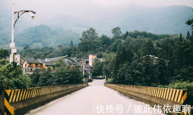 云雾|成都周边避暑胜地，夏季平均气温28度，山间云雾缭绕非常漂亮