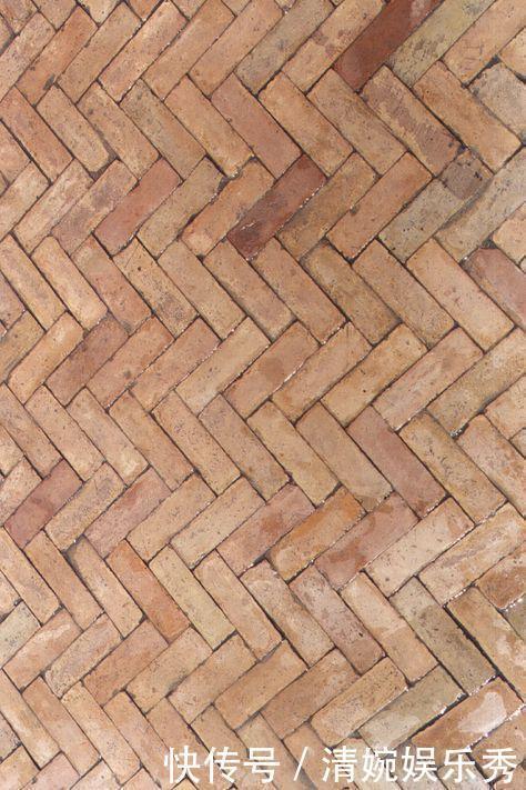 红砖|农村院子水泥地实在太丑了,我家用红砖斜着铺,越用越久还看不腻