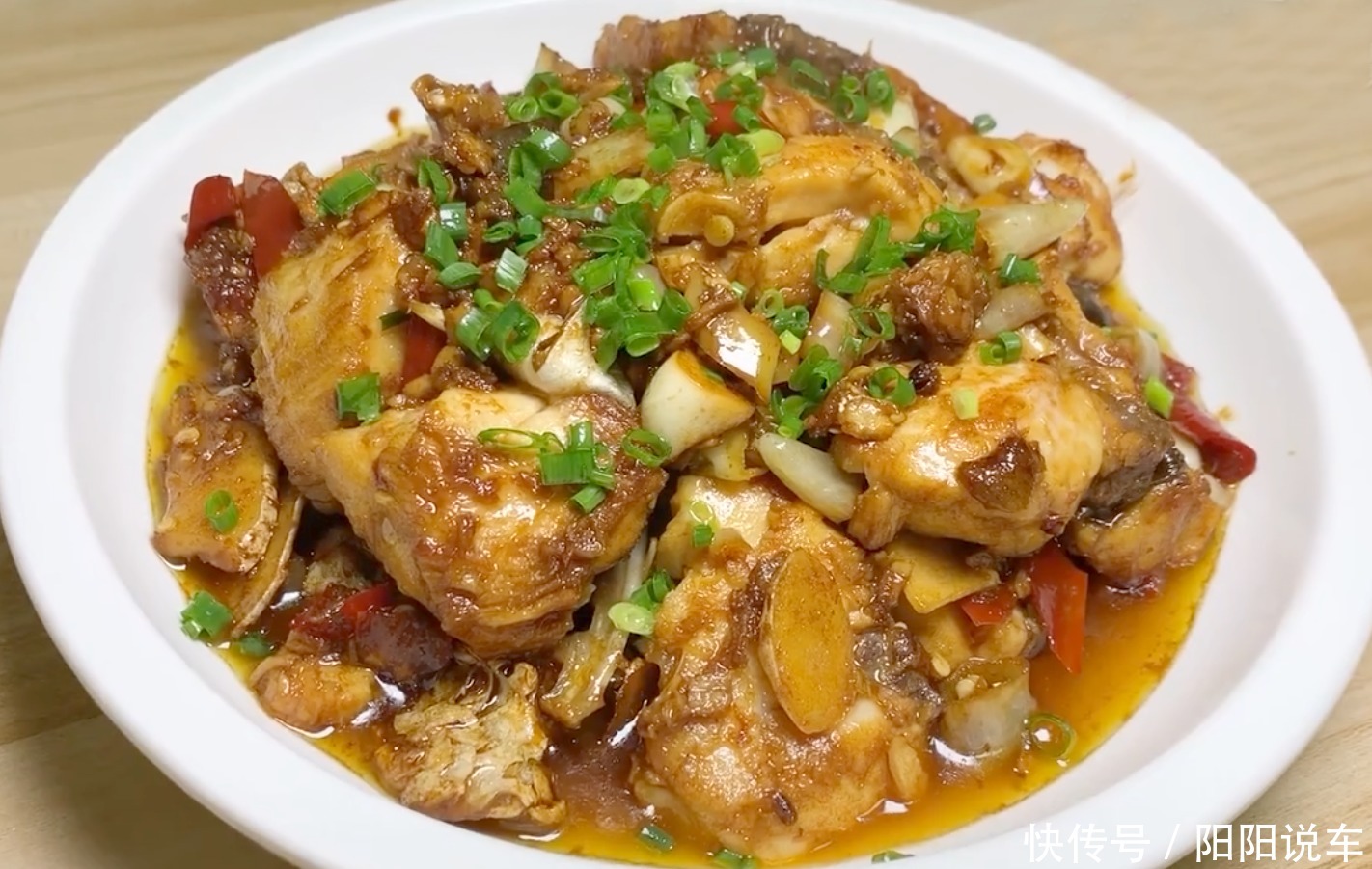 好吃|草鱼最美味的做法,做法简单,酸辣美味,鱼肉鲜嫩好吃到停不下来