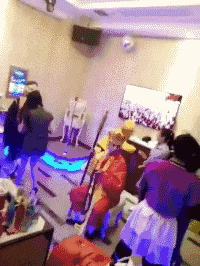 |搞笑GIF:好了 表演结束了 同学们都辛苦了