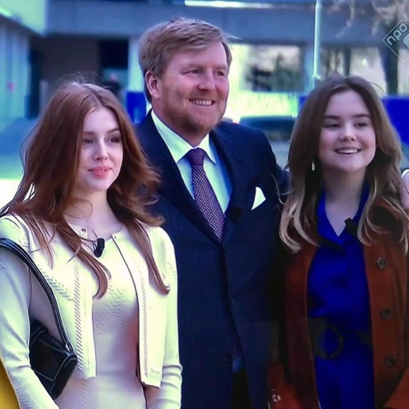 荷兰王室齐聚，一家五口颜值似复刻，200斤大公主穿阔腿裤太笨重