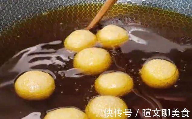 空心|一碗糯米粉,开水一烫,教你做空心麻团,不开裂不回缩,个个空心