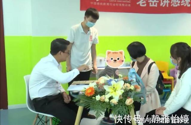 手机|爸妈带孩子买平板,服务员:请7年后来取货!孩子的眼神让人深思