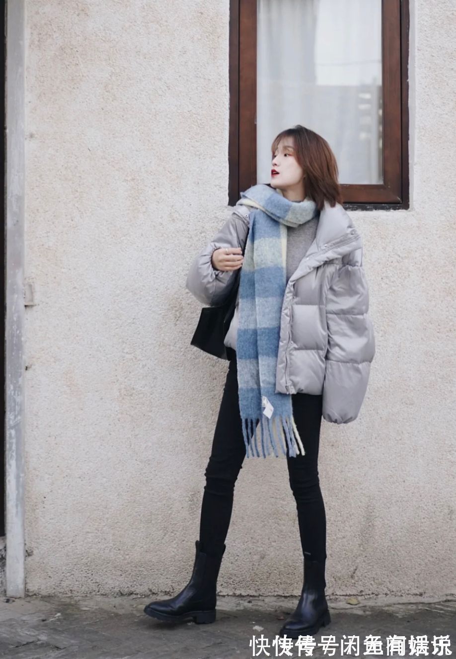 裤装 “羽绒服+牛仔裤”太老土了,今年流行搭配这4种裤子,保暖又时髦