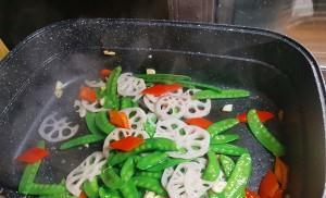 健康菜谱，荷兰豆炒藕片，简单美味营养，吃不够，超下饭