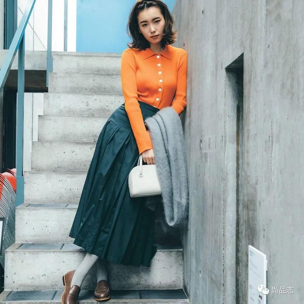 配色对了 毛衣才能穿得出彩