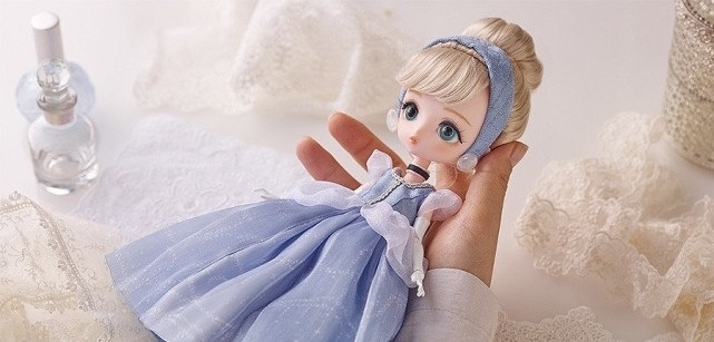 制作公司|GSC联合迪士尼推出的灰姑娘手办,蓝色的公主裙很吸睛