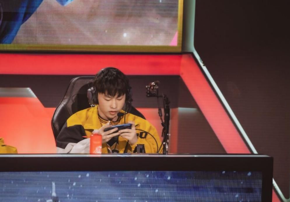 AG|AG登榜首后KPL“魔咒”应验？寒夜：新QG是AG最大克星！
