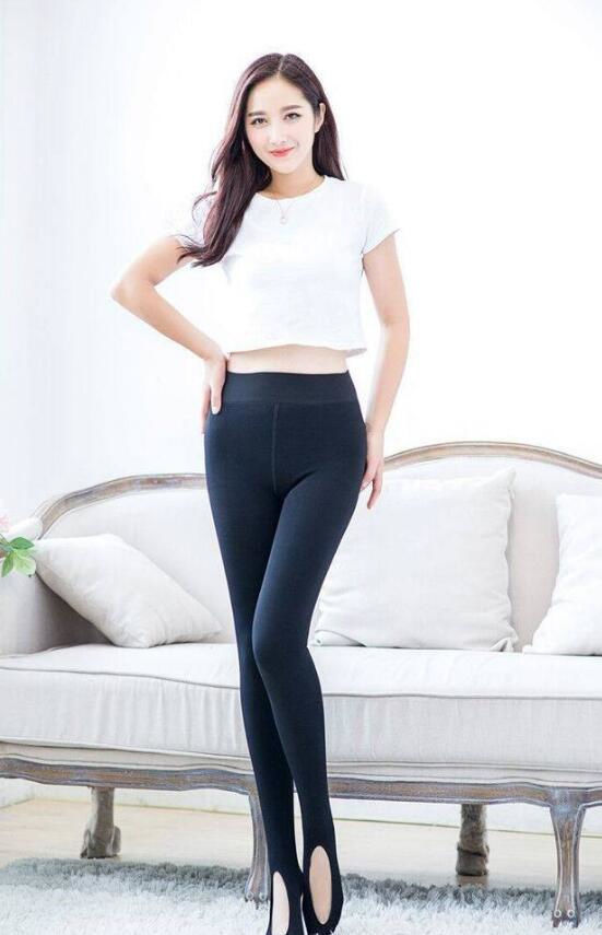 美女|美女街拍精心搭配的紧身打底裤小姐姐,穿出自然时尚的魅力