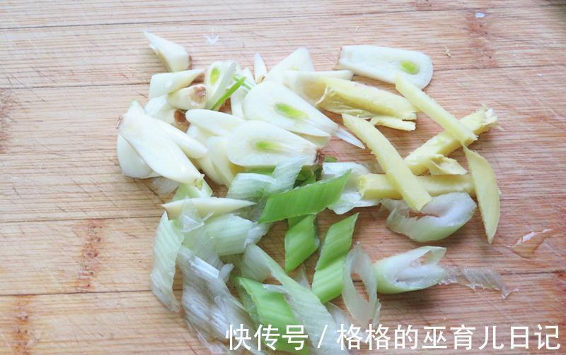 虾头别丢掉，与西兰花一起炒，味道足营养高，儿子一人吃一盘没够