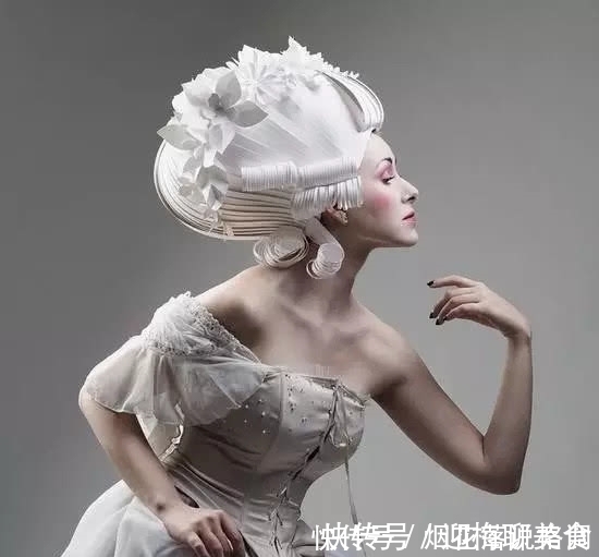 城堡$艺术家用一张白纸,做出属于自己的城堡,美到不敢相信自己的眼睛