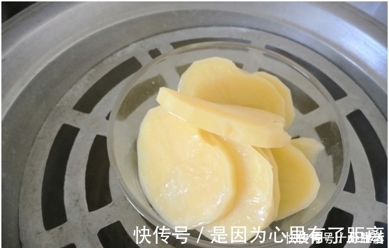 厨妹|不用揉面2分钟就做一锅，比买的炸薯条还好吃，加俩鸡蛋个个香嫩
