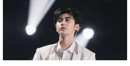 周震南|周震南何洛洛等成员痛哭感谢粉丝。