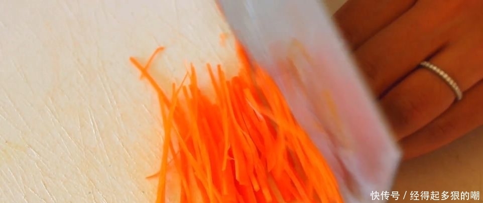 锅包肉这样做,味道秒杀餐馆,外酥里嫩,别错过!