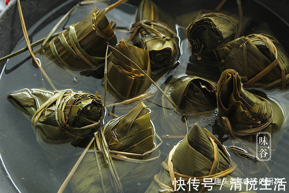 热水|煮粽子时,用冷水还是热水?记住此3点,粽子又香又糯,不夹生