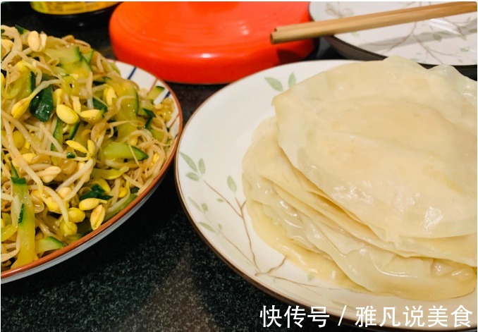 秋日,一汤一菜一饼,喝一口汤,咬上一口饼卷菜,滋润又舒服
