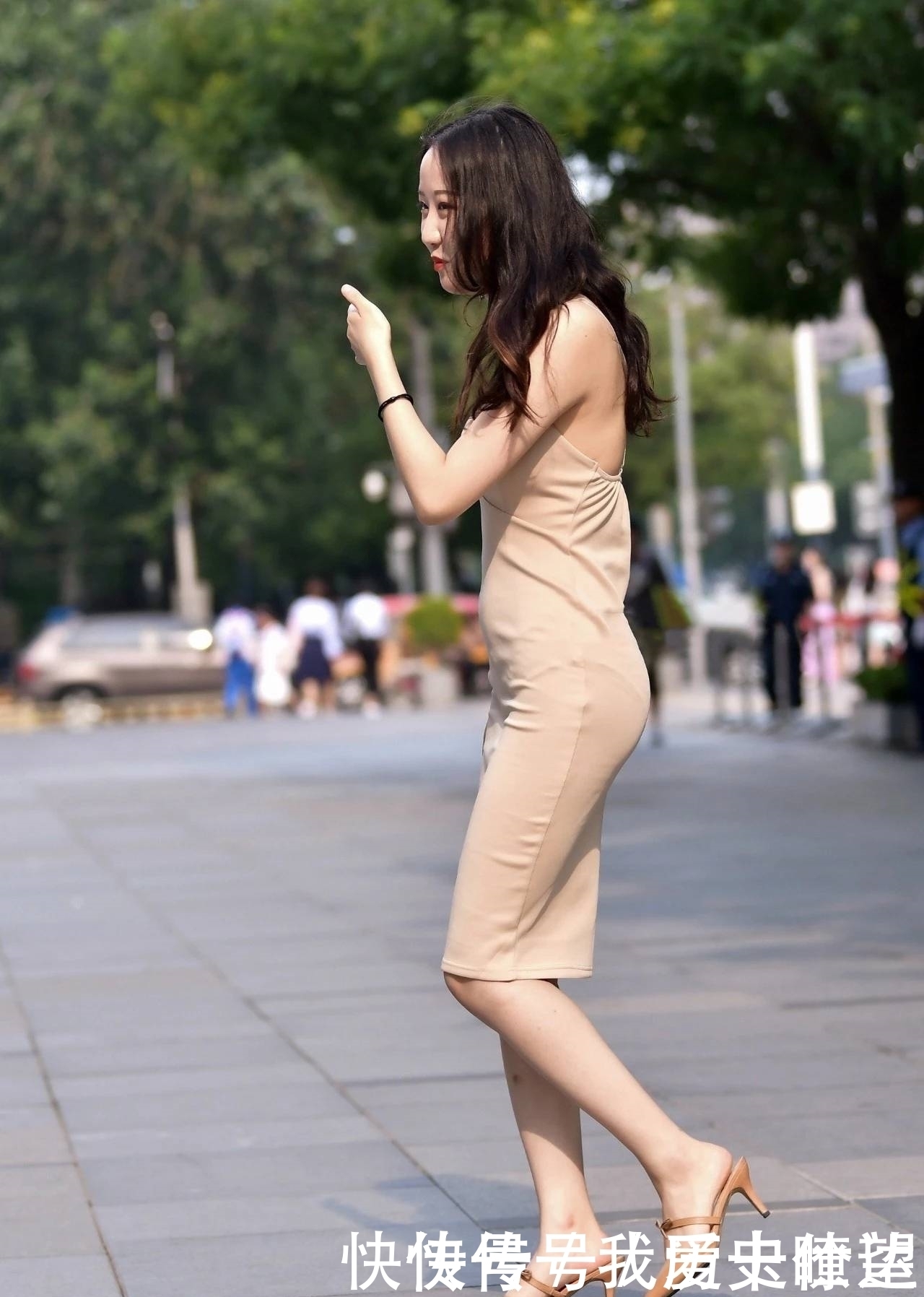轻熟|街拍轻熟的小姐姐，楚楚动人，绽放女性魅力！