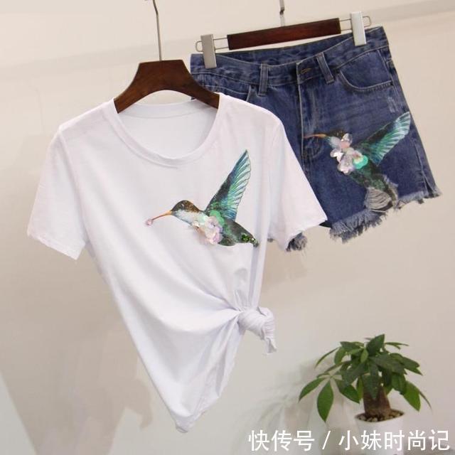 穿搭|穿牛仔短裤T恤套装，时尚又减龄的穿搭，而且轻易秀出大长腿