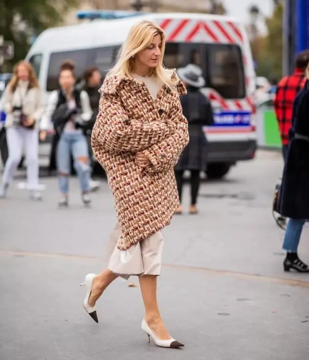 不管大衣还是羽绒服,女人少买黑色,这几种颜色更高级,好看减龄