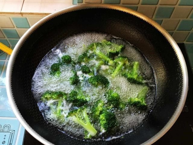  节后这素菜要多吃，3分钟搞定，不放肉也香，清香脆嫩还解油腻