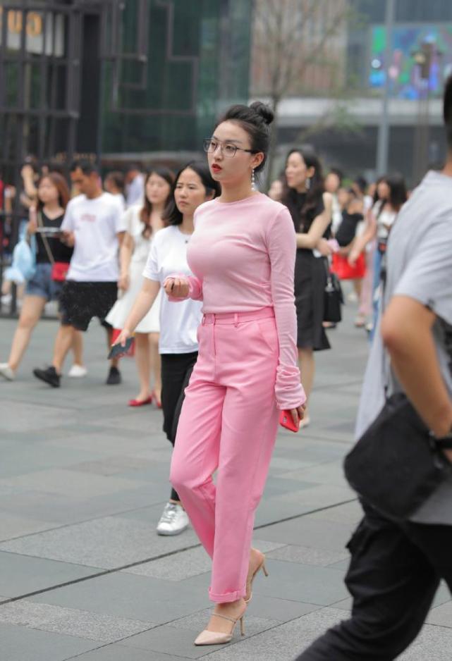 初秋时节,选择时尚休闲的长裤穿搭,让你轻松靓丽出行