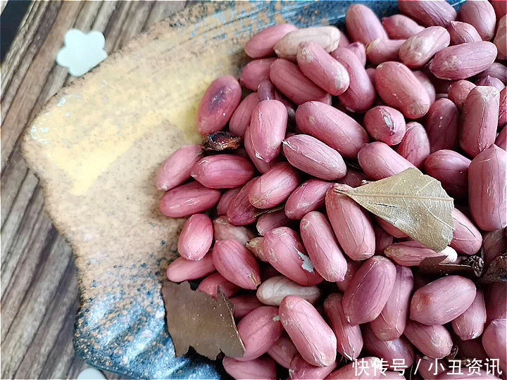 还在吃炸花生米太油腻,不健康,新做法更香更脆,10天不回潮