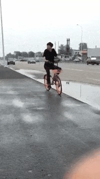 |搞笑GIF:一天卖多少钱无所谓,主要是气质不能输!