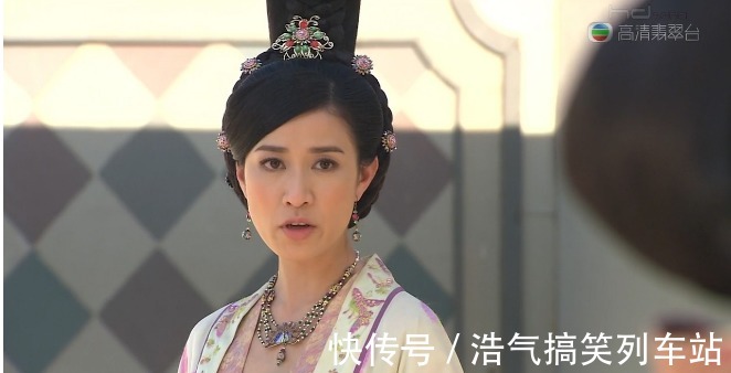 发髻 宫心计:刘三好的首饰:孔雀开屏项链、蓝水钻金钿、蝴蝶大袖衫