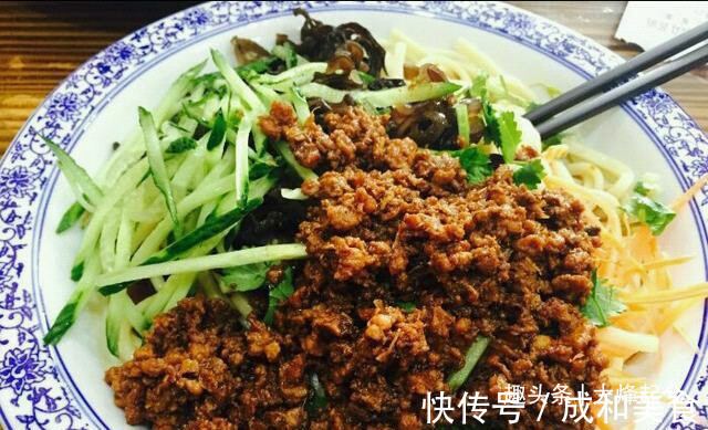 家常|老师傅教你“老北京炸酱面”的家常做法,教程详细,做法简单