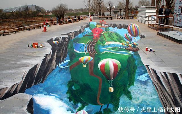 忍俊不禁|画家往地上画了一个3D大坑，猫咪看后的反应，让人忍俊不禁