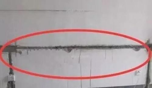 开槽|改水电时墙面为什么不能开横槽?气得老婆直接把师傅给赶走了