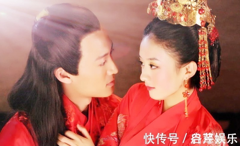 对联招亲！才女出上联“一杆银枪挡雄兵百万”，书生智对下联，羞红才女