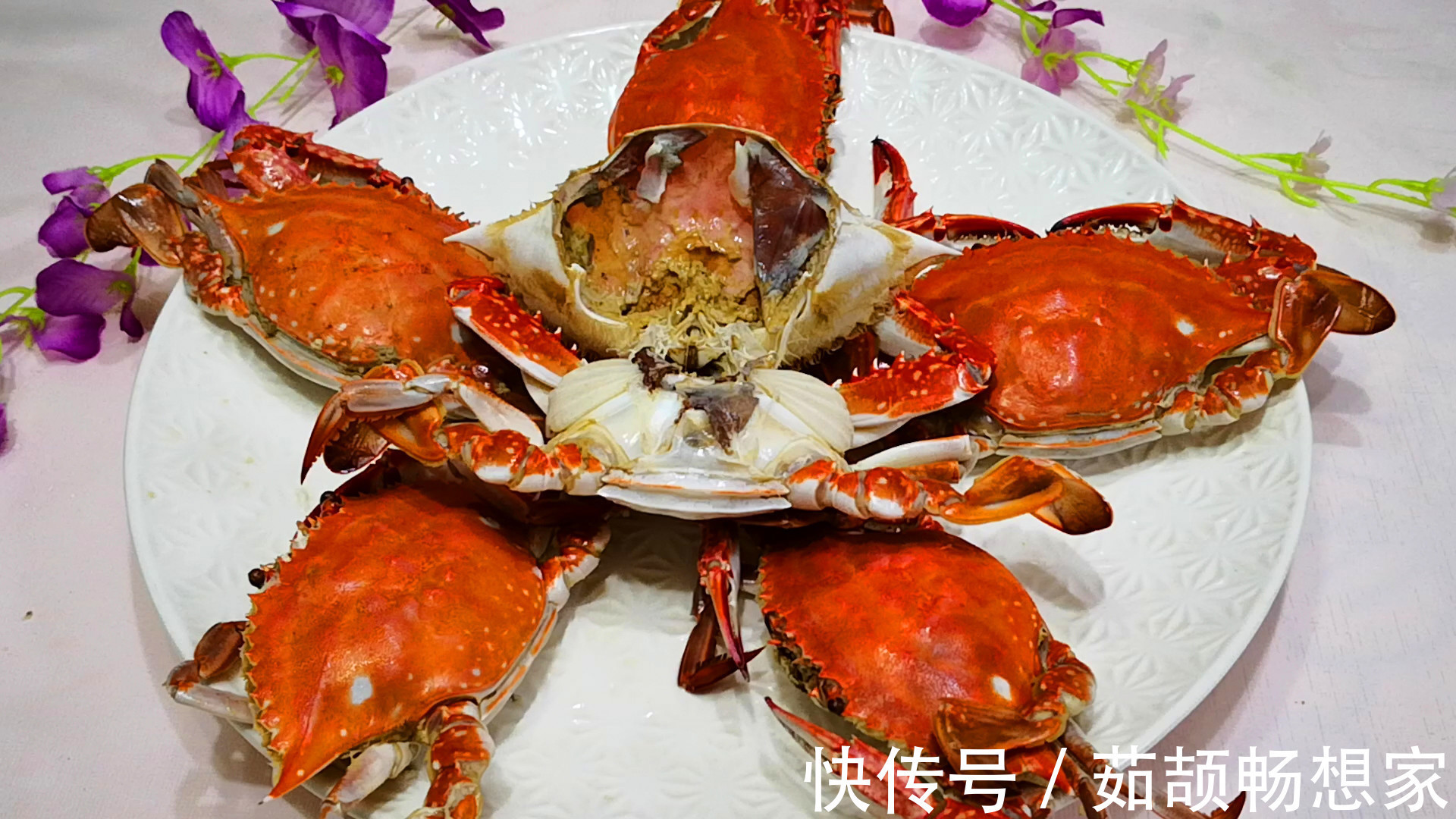 蒸螃蟹,冷水还是热水上锅多数人做错,难怪蟹黄外流,蟹腿一锅