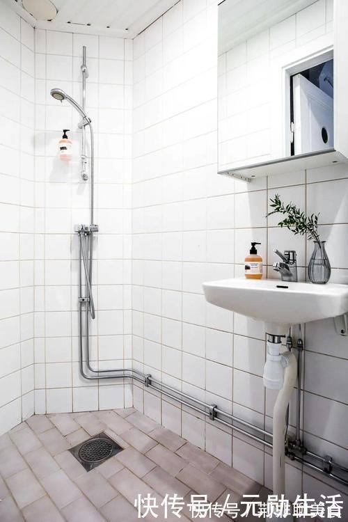 功能区|卫生间小到转不开身,这四种装修设计最值得推荐,拯救小户型卫生间