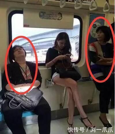 |搞笑GIF:妹子,我就想看看你怎么出来!