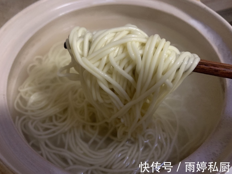 味道|晒晒早餐,10分钟就端上桌,做法简单,味道却特别赞,老少都爱吃