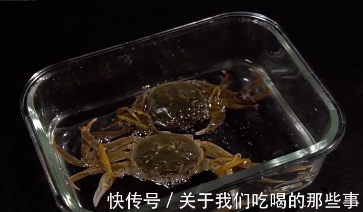 冷藏|螃蟹吃不完,最忌直接冷藏,学会2个小妙招,放1周还鲜活,不掉肉