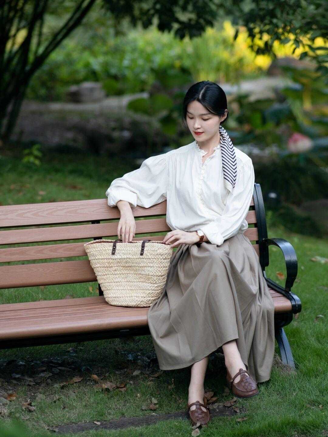 穿搭|换季怎么搭?试试“白衬衫+半身裙”,青春洋气又显高,太漂亮了