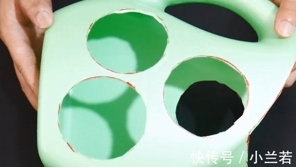 洗衣液|洗衣液瓶别当废品卖了，中间切3个圆，放在卫生间，全家人抢着用