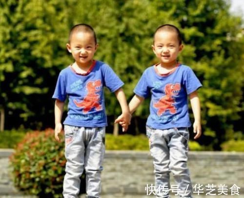更加热情|双胞胎兄弟老大跟城里妈妈,老二跟乡下奶奶,2年后差距太明显