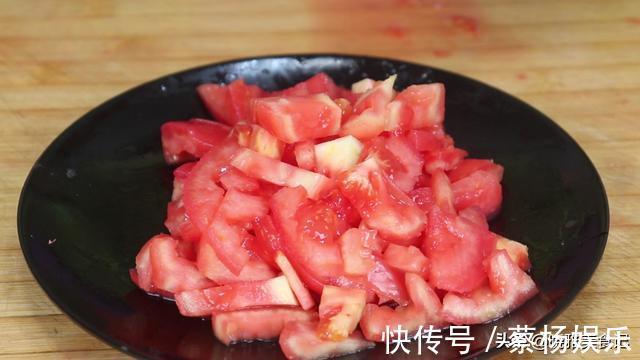 小葱|一个包菜加2个番茄,简单一做,原来这么好吃,营养又美味,真香